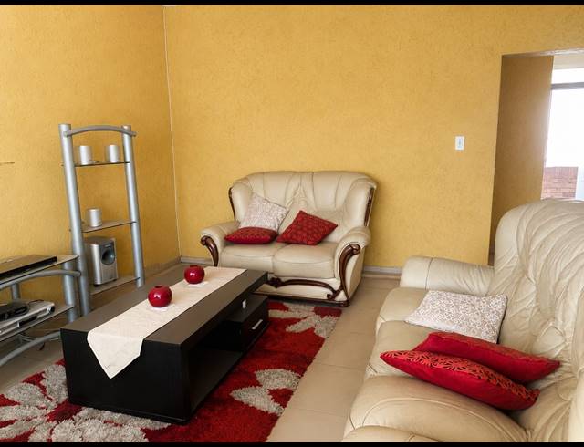 2 BEDROOM FLAT FOR SALE IN VANDERBIJLPARK CW 6